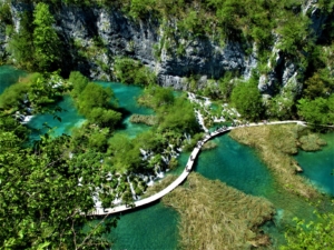 クロアチアの絶景プリトヴィツェ湖群国立公園、魅力とお勧め観光