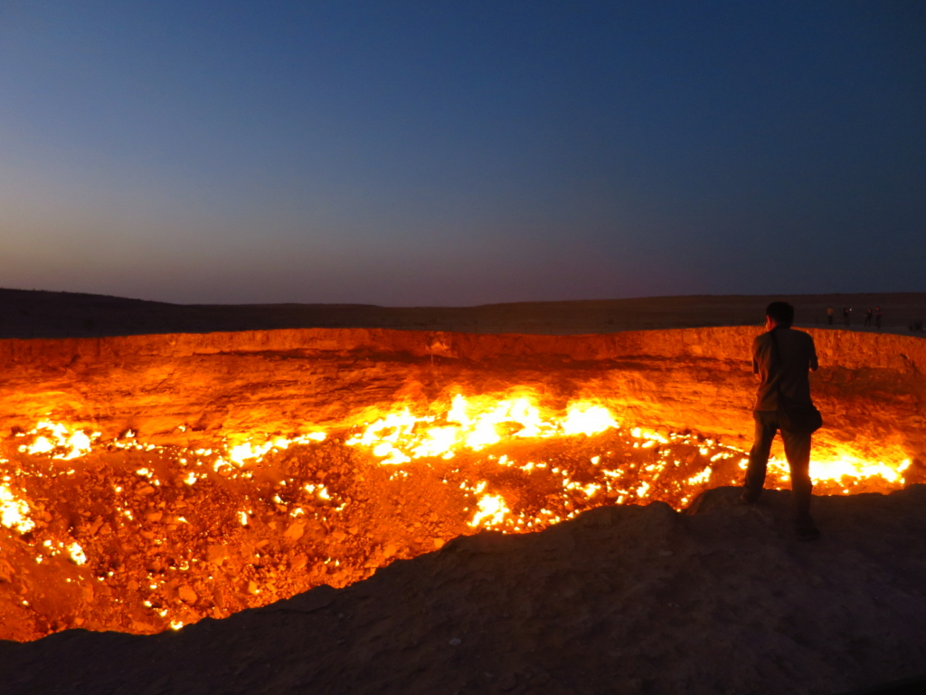 トルクメニスタンの絶景 ダルヴァザの地獄の門 Voyage 世界見聞録