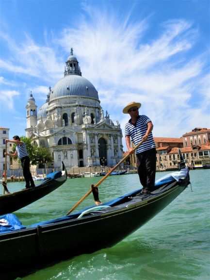 水の都ヴェネツィアの風景に溶け込むゴンドラの魅力 イタリア Voyage 世界見聞録