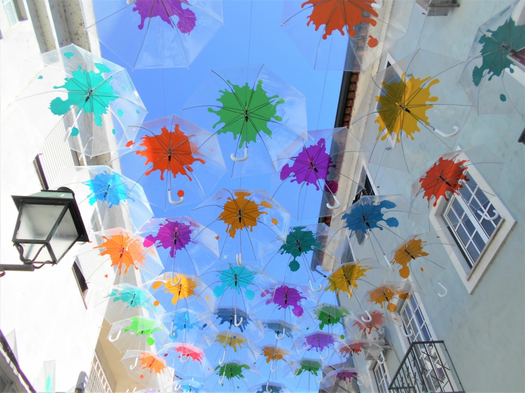フォトジェニックな絶景 アゲダの傘祭り ポルトガル Voyage 世界見聞録