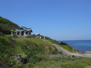 神宿る島・沖ノ島　「海の正倉院」と呼ばれる神宝を抱く宗像へ（福岡）