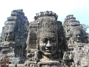 アンコール遺跡群の巨大寺院！アンコール・トムへ（カンボジア）