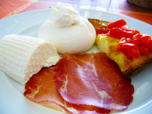 南イタリアのおすすめふわとろチーズ、ブッラータとは？