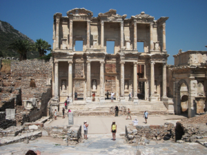 歴史にその名を刻む古代都市エフェソス遺跡(トルコ)