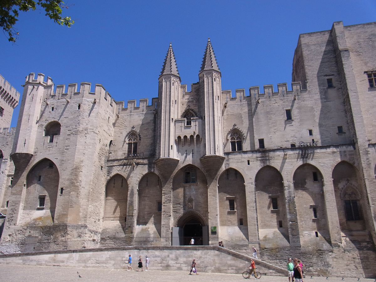 世界遺産アヴィニョン歴史地区、教皇庁と橋のおすすめ観光(フランス