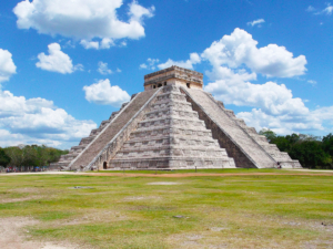 マヤ文明の古代都市チチェンイッツァ遺跡と春分・秋分の奇跡(メキシコ)