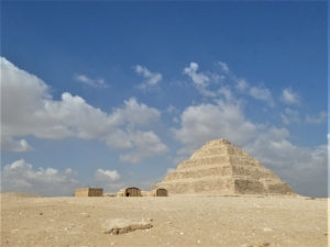 ギザだけじゃない！ダハシュールの屈折ピラミッドとサッカラの階段ピラミッド(エジプト)