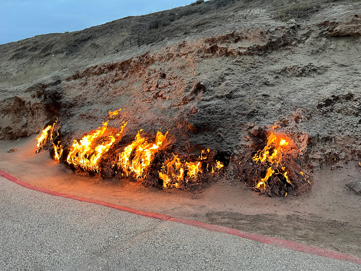 燃える大地、眠る山 燃える山”ヤナル・ダグと火の国アゼルバイジャン – VOYAGE -世界見聞録-